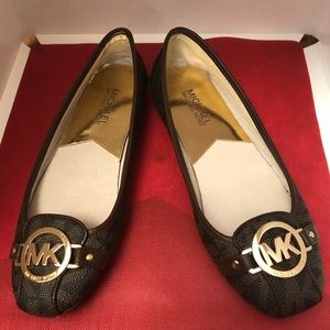 Michael Kira Woman’s Futon Moccasin